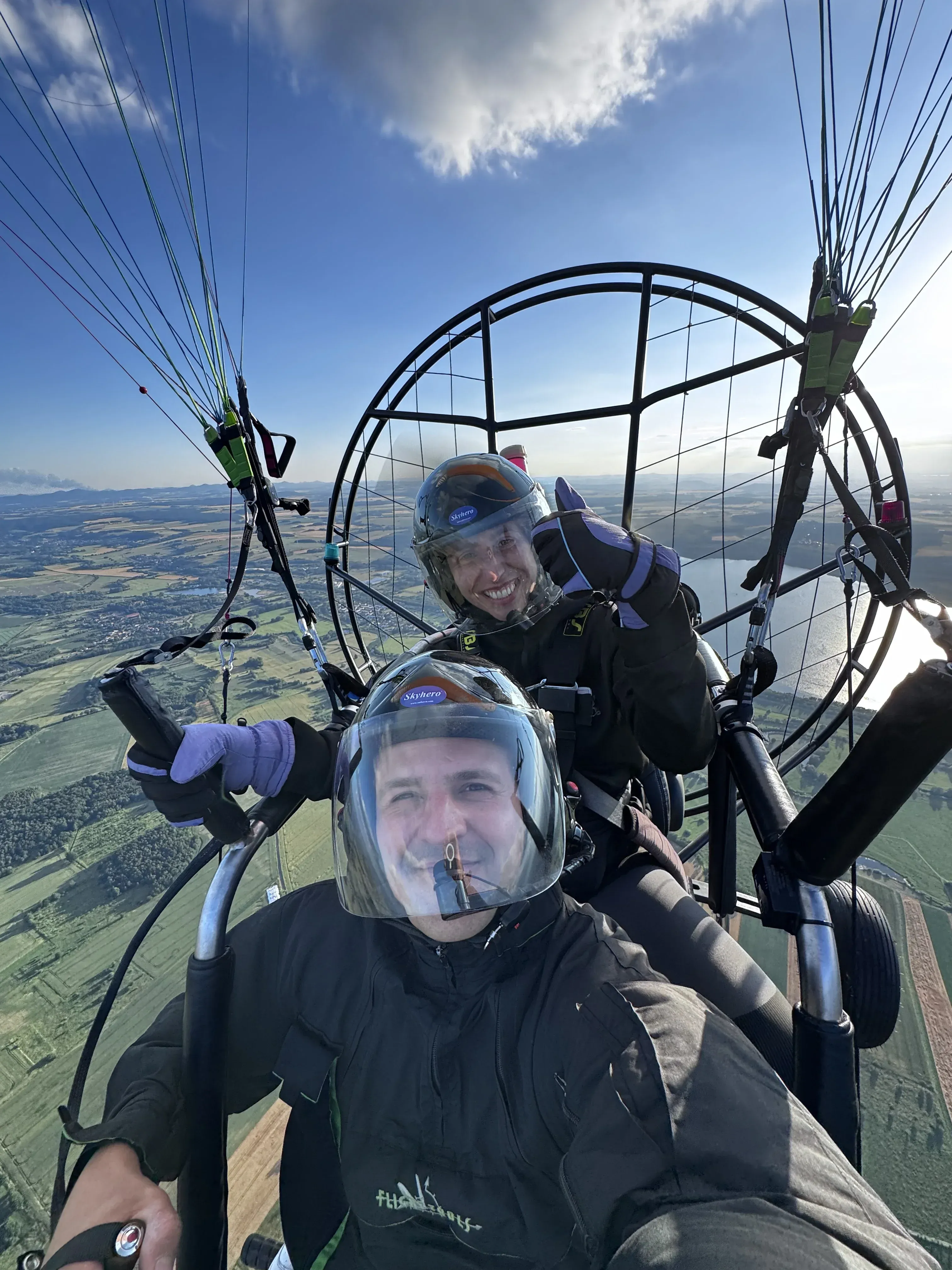 Widok z paralotni na krajobraz