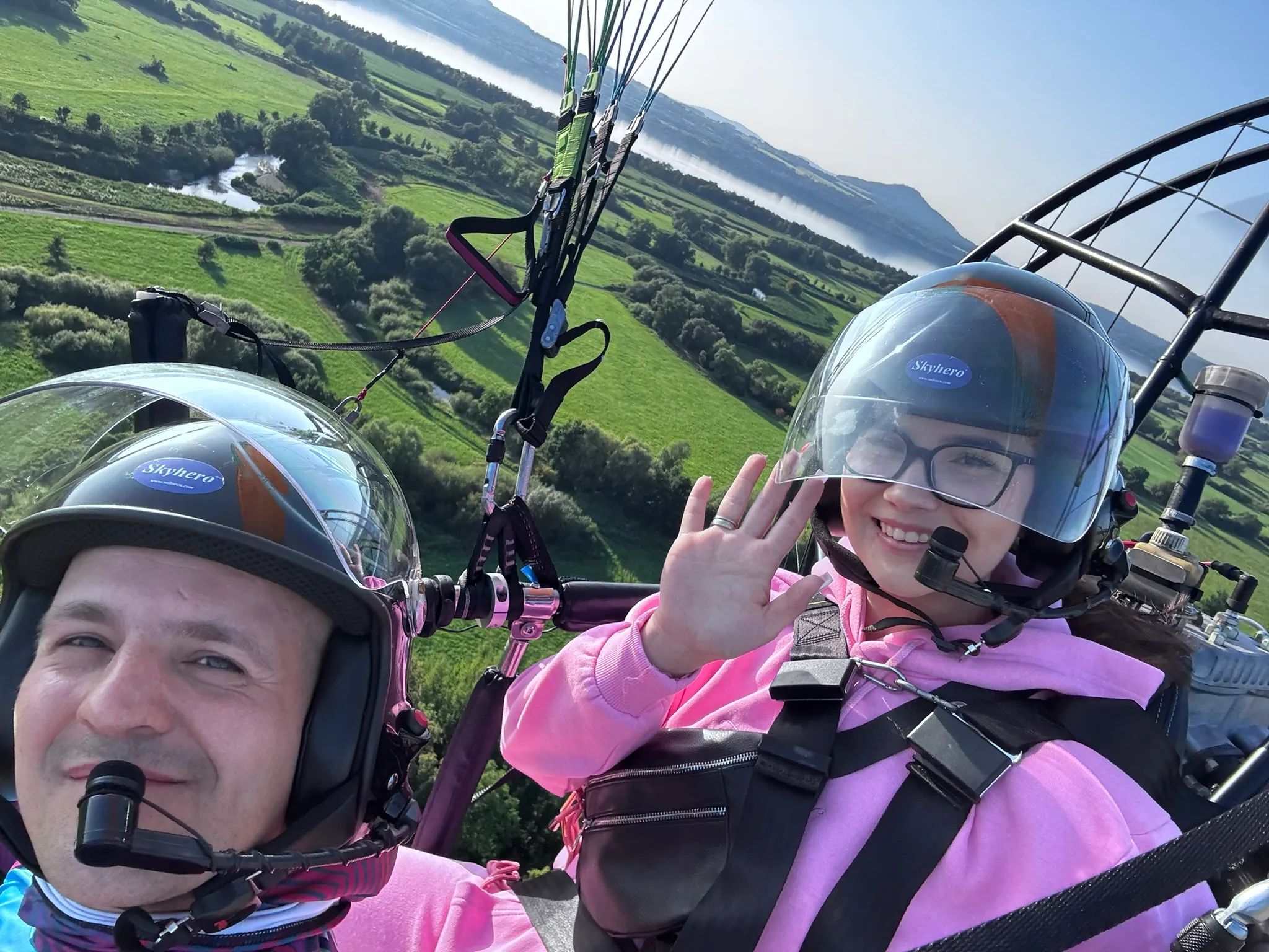 Widok z motoparalotni na okolicę