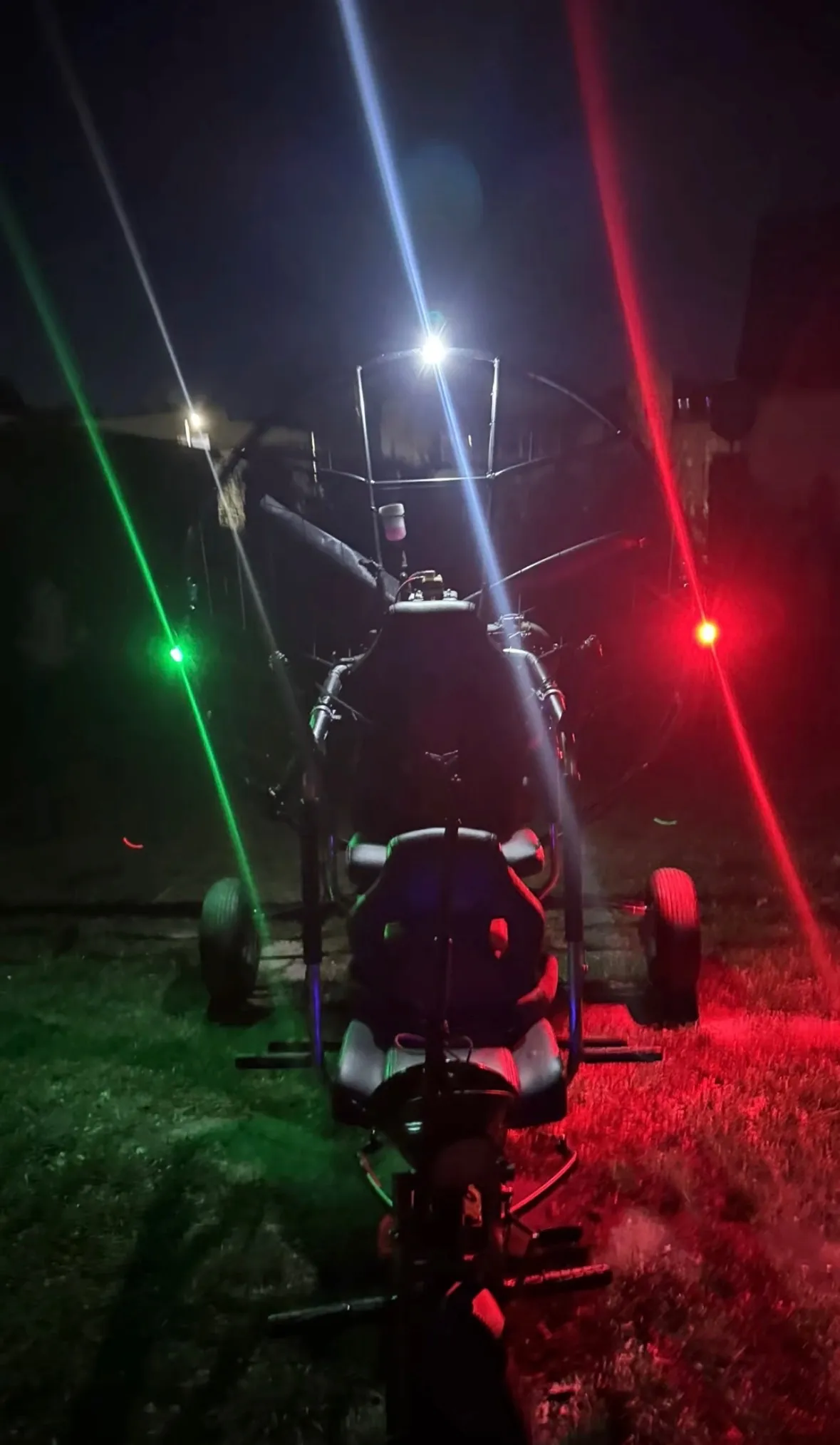 Pasażer podczas lotu widokowego motoparalotnią
